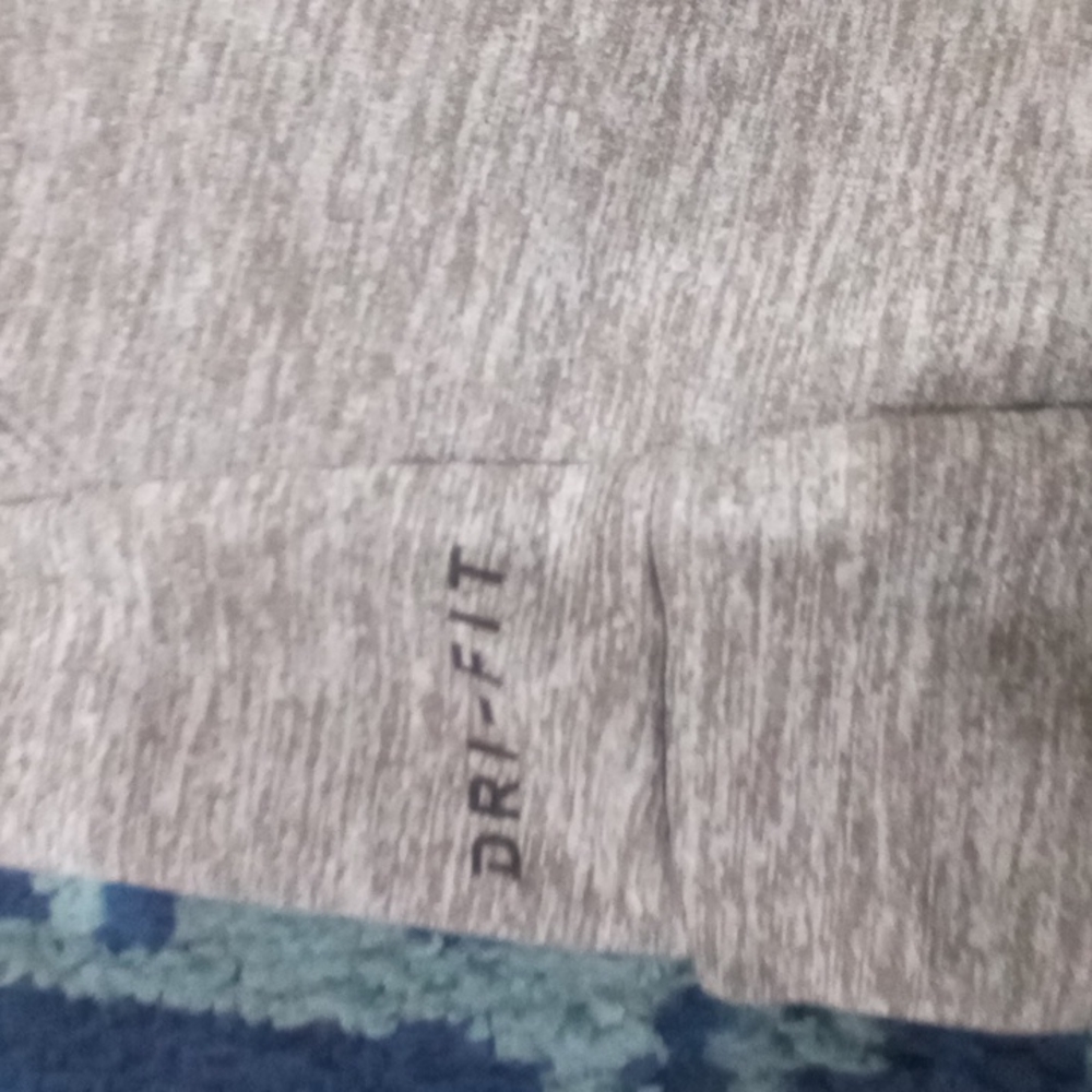 Nike dri-fit pullover hoodie - Picture 2 of 4
